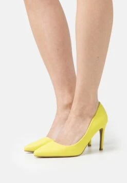 Pumps - Yellow